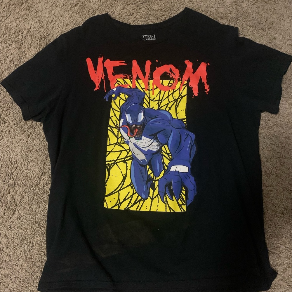 Large black graphic marvel tee